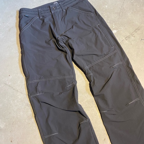 Kuhl Black Cargo Pants with Technical Fabric and Relaxed Fit - Picture 1 of 6